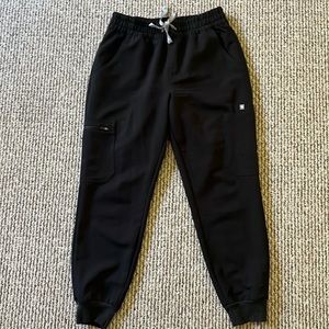 FIGS. Small/petite. Uman relaxed jogger